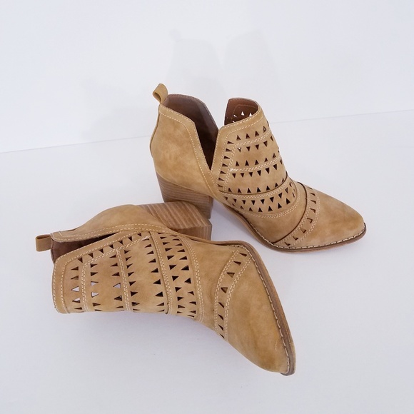 Mi.iM Shoes - 💋Mi.im cut out bootie